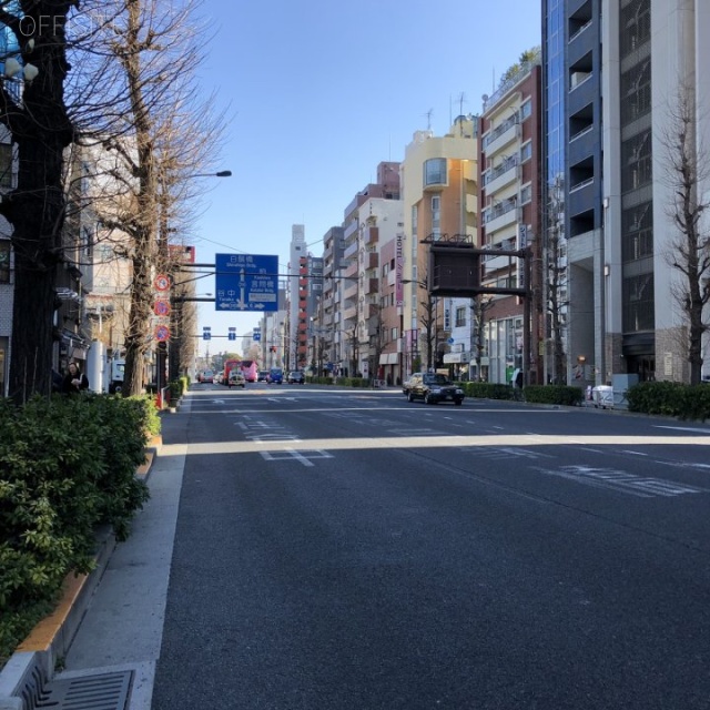 カーサフィオーレ ビル前面道路