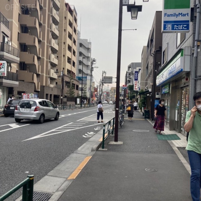 クラウンビル　ビル前面道路