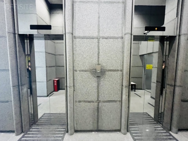 日本橋ピアザビル　エントランス