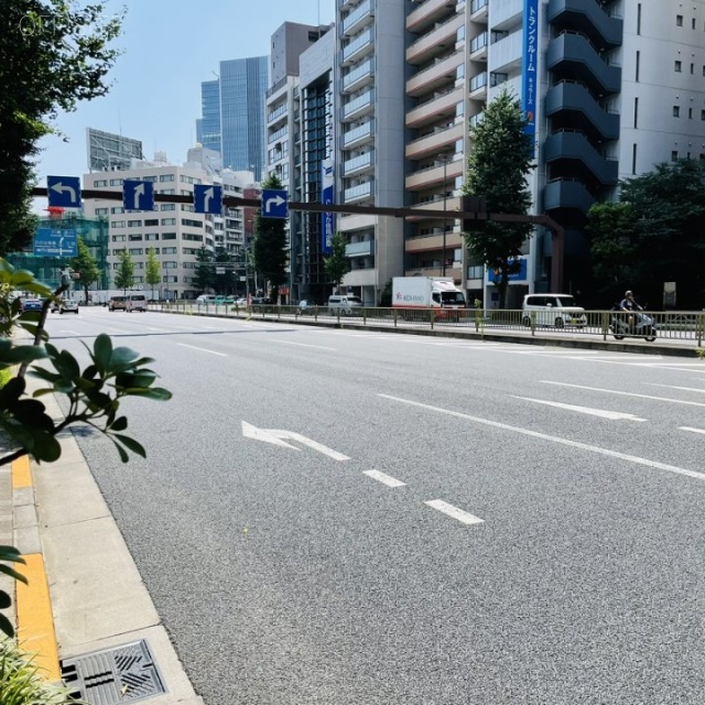 芝明月ビル ビル前面道路