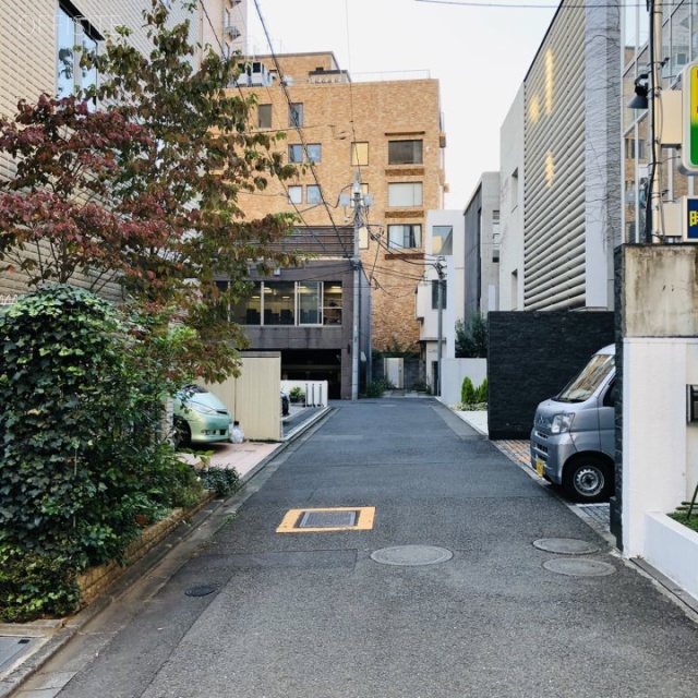 パシフィック青山 ビル前面道路