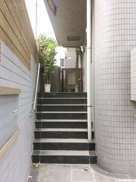 アレッシー恵比寿ビル　階段