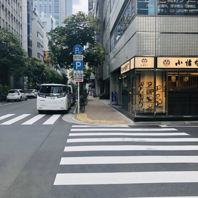 新京橋ビル　ビル前面道路