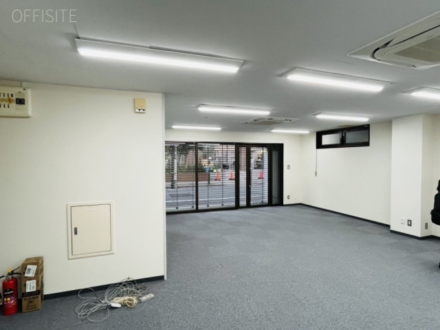 伸誠ビル1F 内装