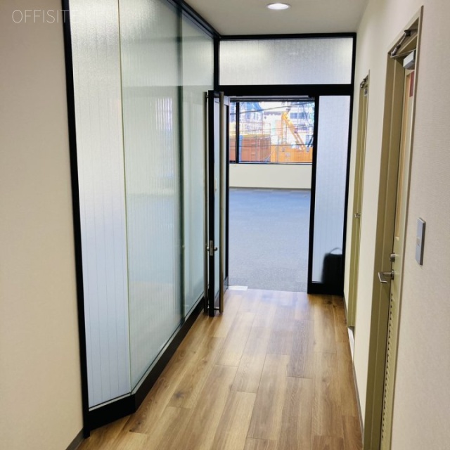 新橋ベストビル2F 2階 貸室入口