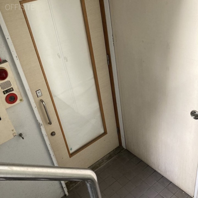 メイアイビルB1F B1階 貸室入口