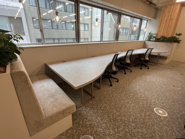 REVZO新橋3F 内装