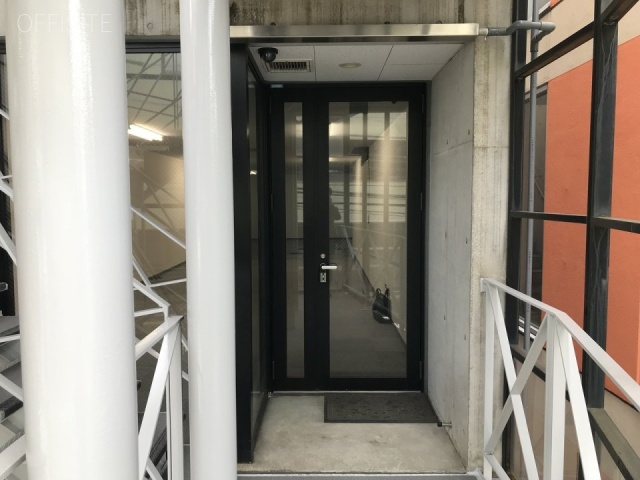 CROSS神宮前2F 2階 貸室入口