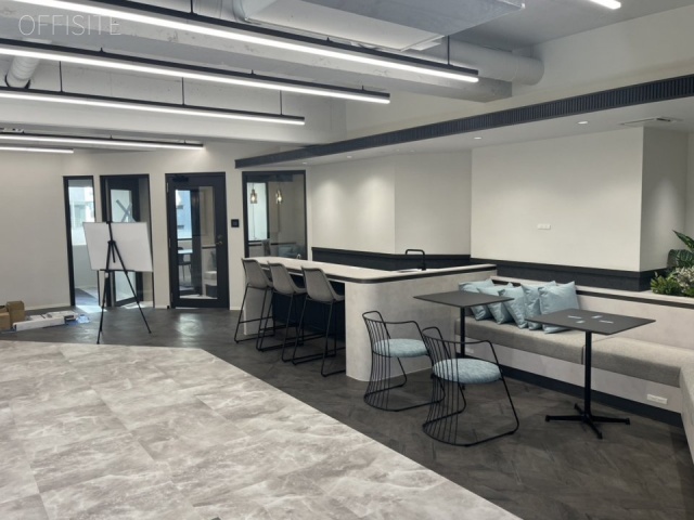 NOVEL WORK Otsuka6F 内装