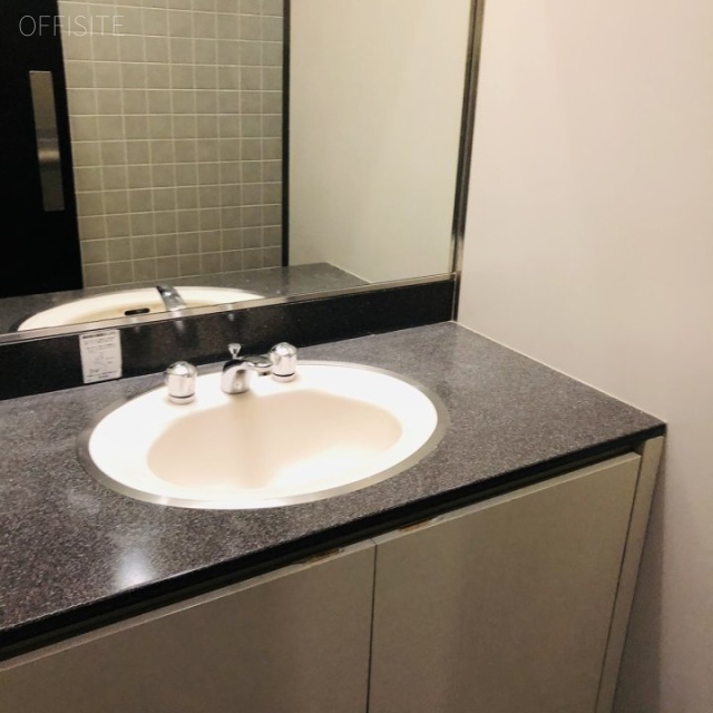 The Upper Residences at Minamiーaoyama208 2階男子トイレ