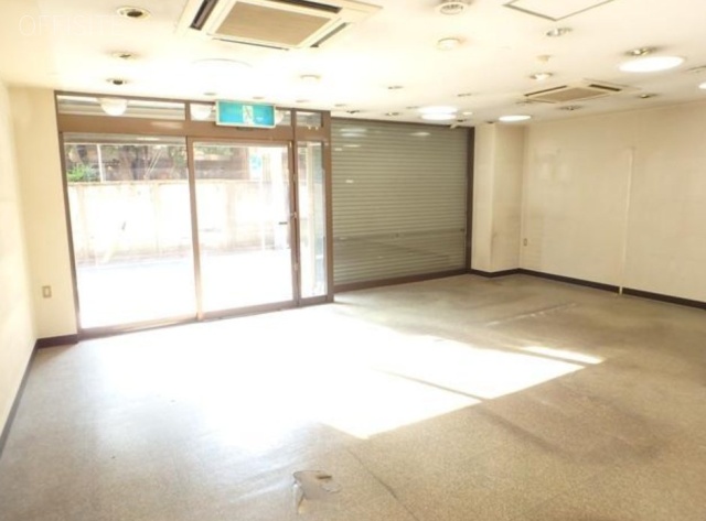 ウカジビル1F 1階室内