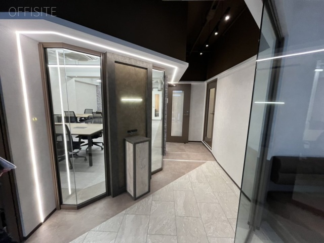 NOVEL WORK AKIHABARA1F 内装