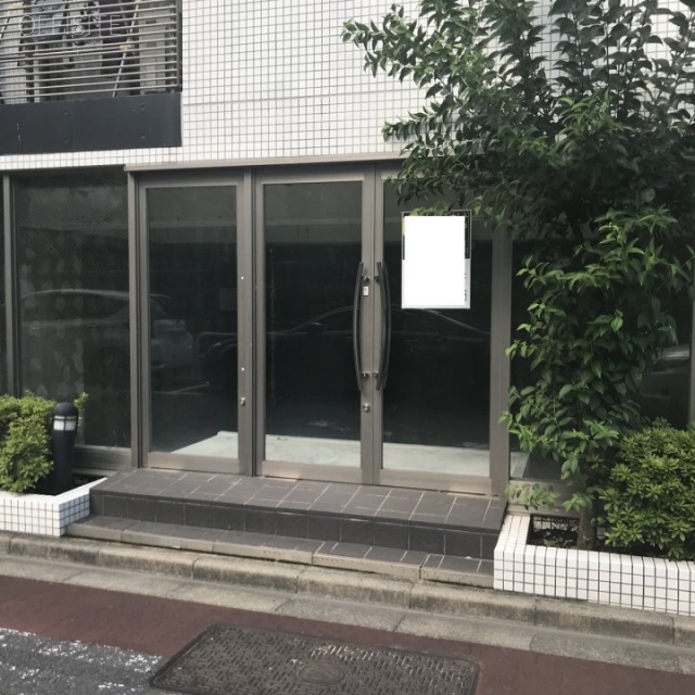 カスタリアお茶の水 1階【3】 21.65坪　1階 貸室入口