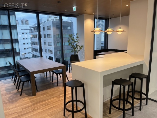 owns八丁堀7F セットアップ区画(別角度)