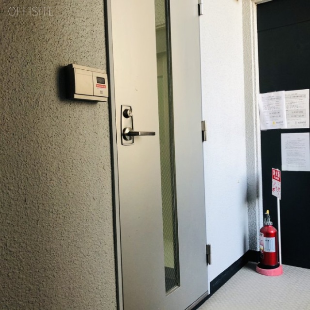 青山パークス 1階 64.74坪　1階 貸室入口