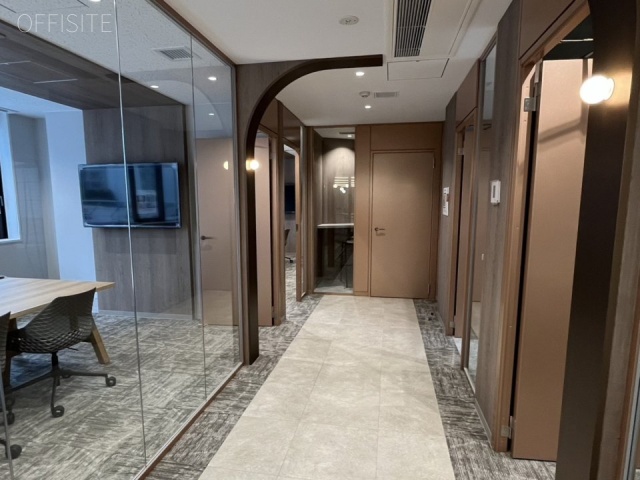 いちご神宮前ビル 5階 94.82坪　会議室スペース 通路