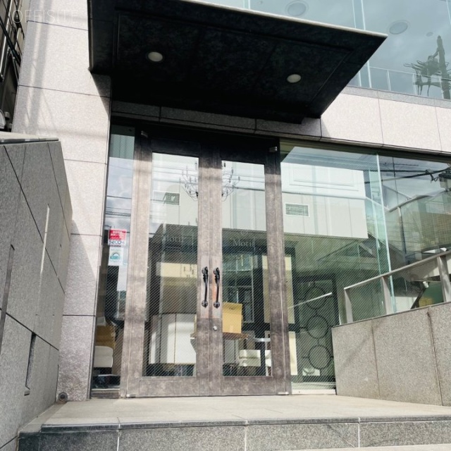 エムズ南青山ビル1F~2F 1階店舗入り口