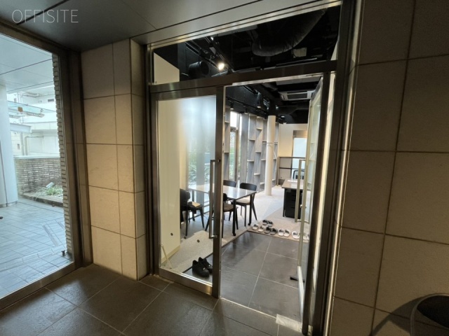 ラ・ポルト青山2F 玄関