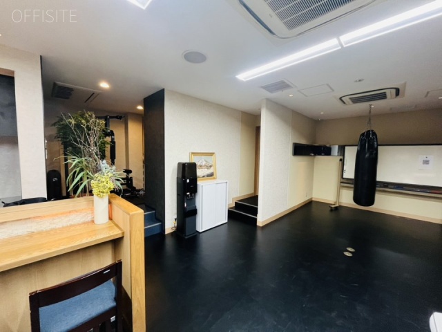 トラッドビル1F 内装