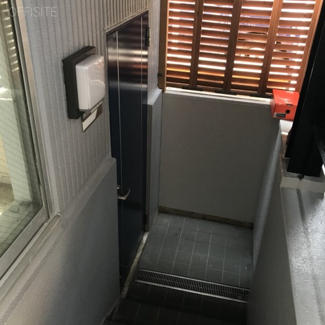 白川ビルB1F B1階 貸室入口