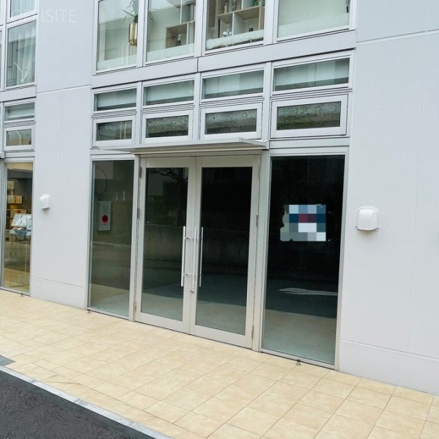 フィル・パーク表参道テラスビル 1階【B】 10.28坪　1階店舗