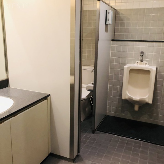 The Upper Residences at Minamiーaoyama2F 2階男子トイレ