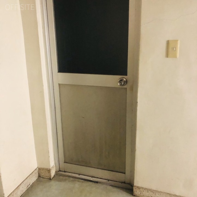 日興ビル3F 3階 貸室入口