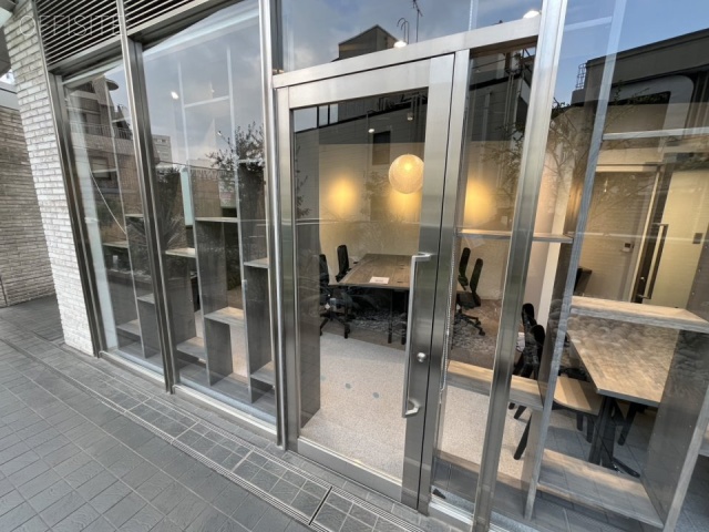 ラ・ポルト青山2F 玄関