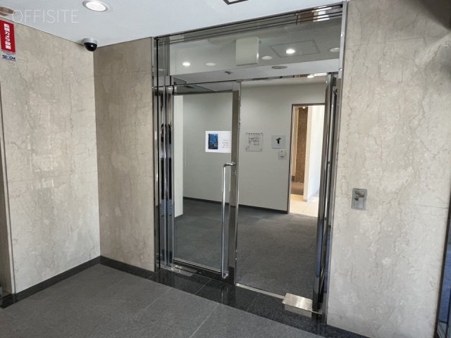 タスクセンタービル1F 玄関