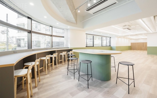 THE CROSS GOTANDA2F 内装