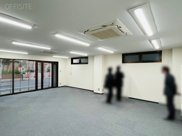 伸誠ビル1F 内装