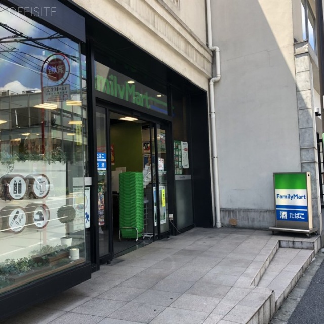 レキシントン青山ビル1F 1階にコンビニあり