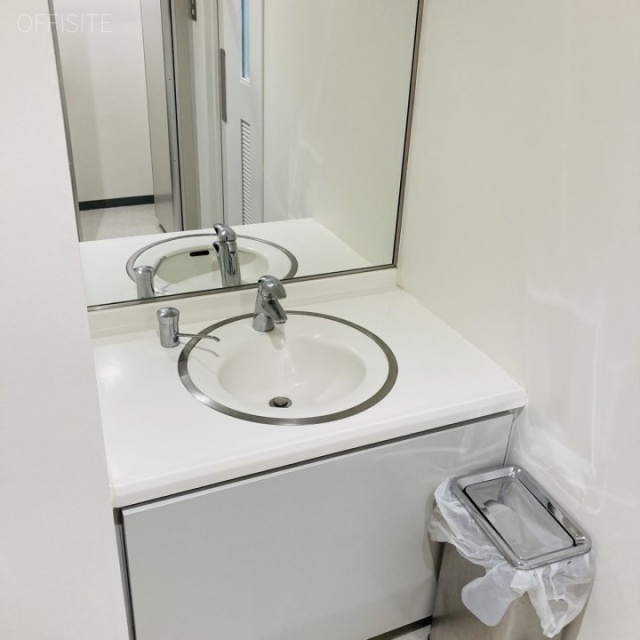 いちご神田錦町ビル5F 5階男子トイレ