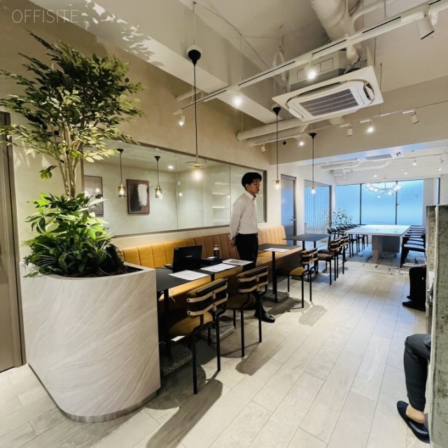 @WORK SHINJUKUGYOEN4F 内装