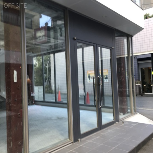 北青山アルコ1F~2F 1階 貸室入口