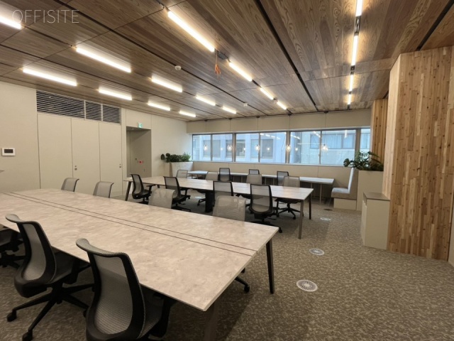 REVZO新橋3F 内装